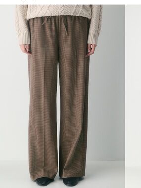 Aritzia Wide-Leg Plaid Trousers in Brown